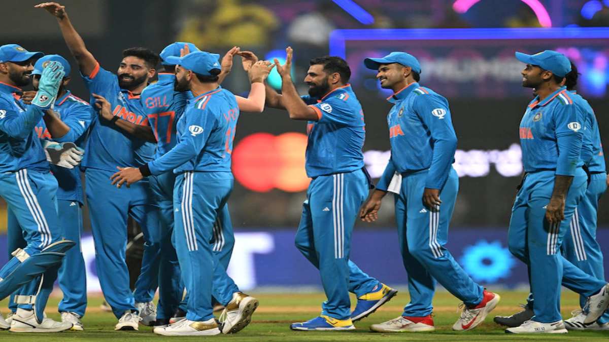 IND vs NZ World Cup 2023: रोमांचक मुकाबले में भारत ने न्यूजीलैंड को 17 रन से हराकर फाइनल में किया प्रवेश, शमी ने झटके 7 विकेट, बेकार गई डेरिल मिशेल की शतकीय पारी