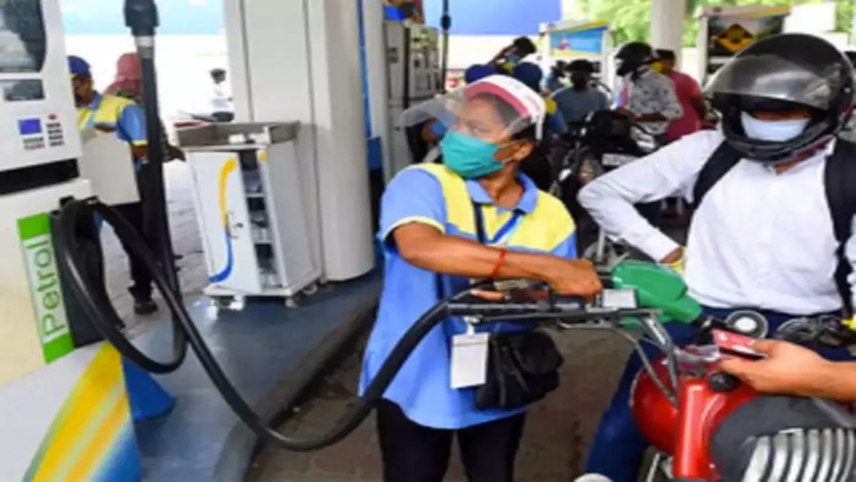 Petrol-Diesel Price : मोदी सरकार देने वाली है बड़ा तोहफा, जानिए कितने रुपए तक सस्ता होने वाला है पेट्रोल-डीजल ?